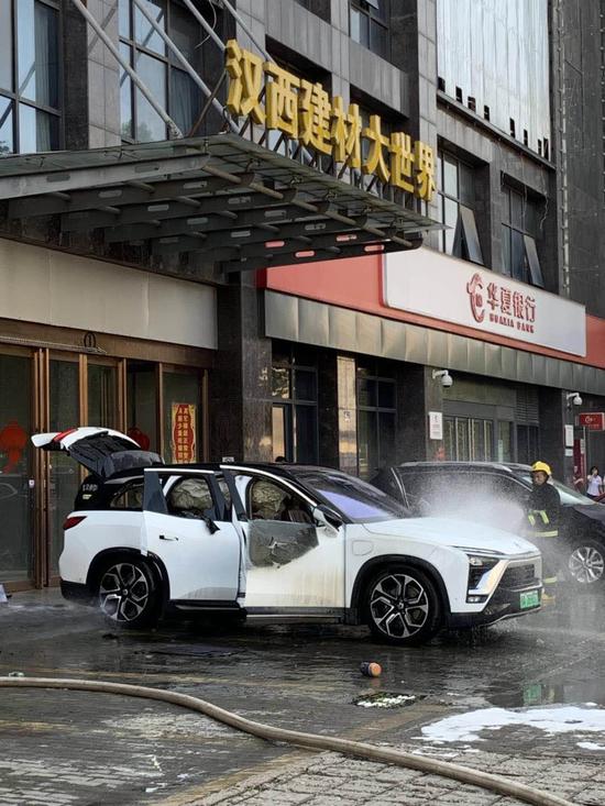 武汉一辆蔚来ES8发生自燃 蔚来回应：原因不明、未有伤亡